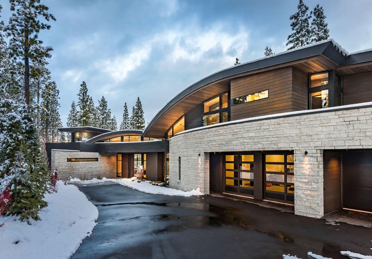 Sinuous-Dwelling-Residence-in-Tahoe-California-by-Ward-Young-Architecture-8