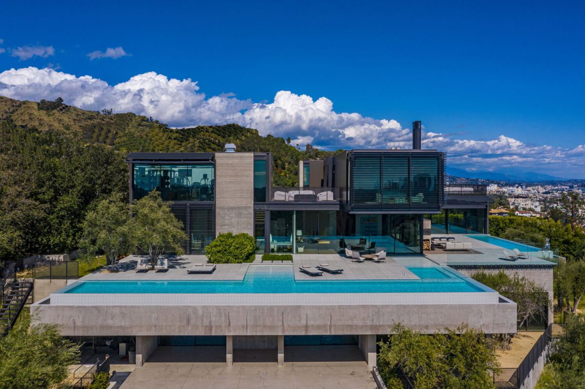 1301 Collingwood Place The Bond House of the Future for Sale at 62M