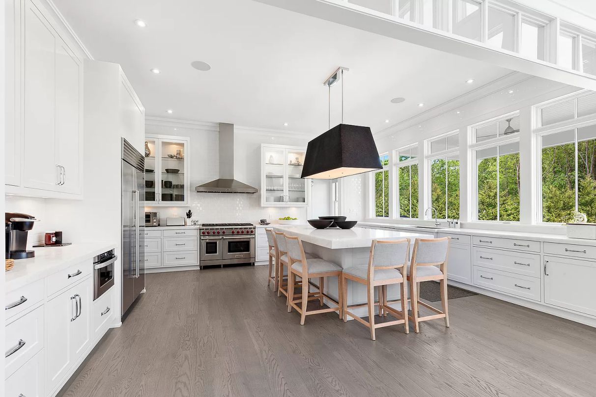 Metallic accents can add a touch of glamour and sophistication to your bohemian kitchen. Consider using copper pots and pans or a metallic backsplash to add a pop of shine to your space. You can also add metallic accents with silver or gold kitchen accessories.