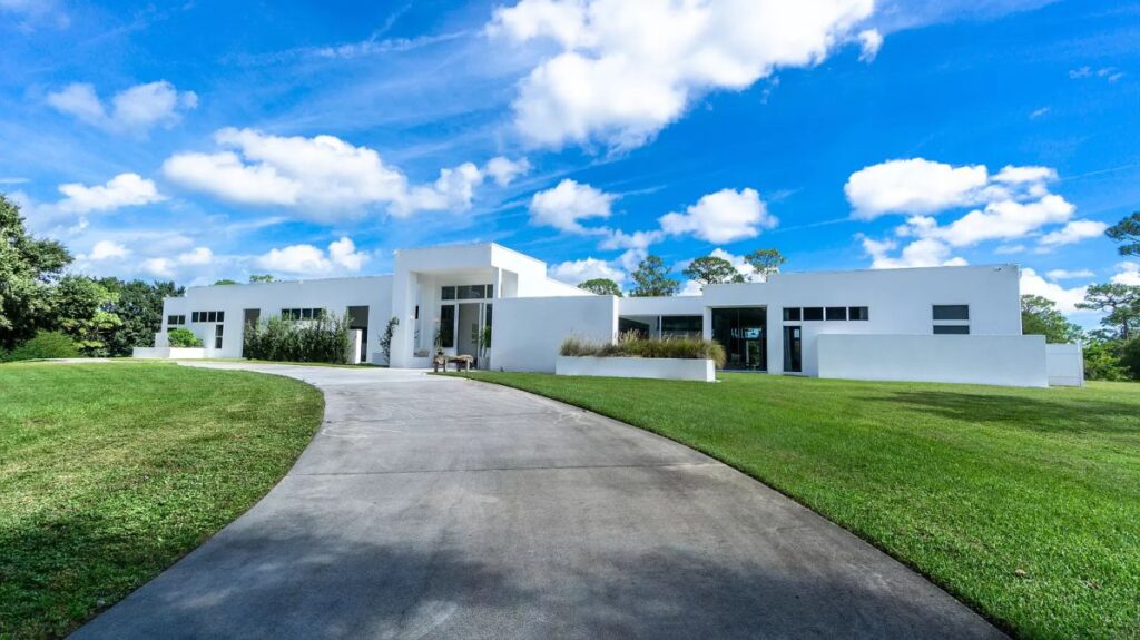 Florida's Jupiter Single Story Estate Sits on 20 acres for Sale