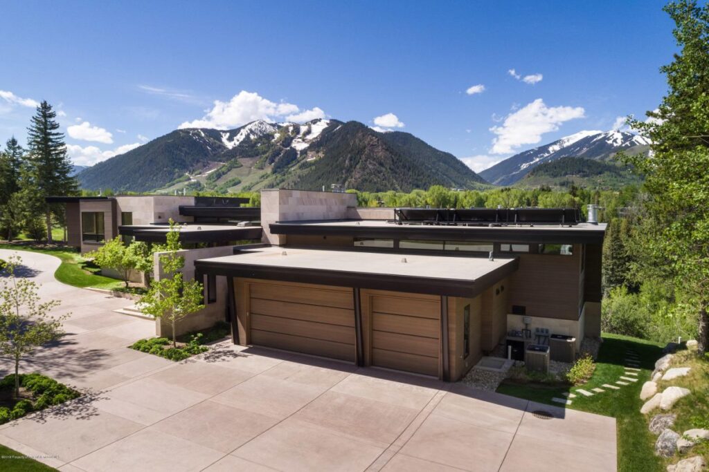 720 Willoughby Way - The Quintessential Modern Estate for Sale