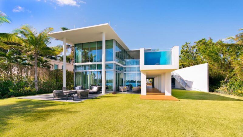 Stunning Modern Home in Tranquil Venetians Islands for Rent $50,000