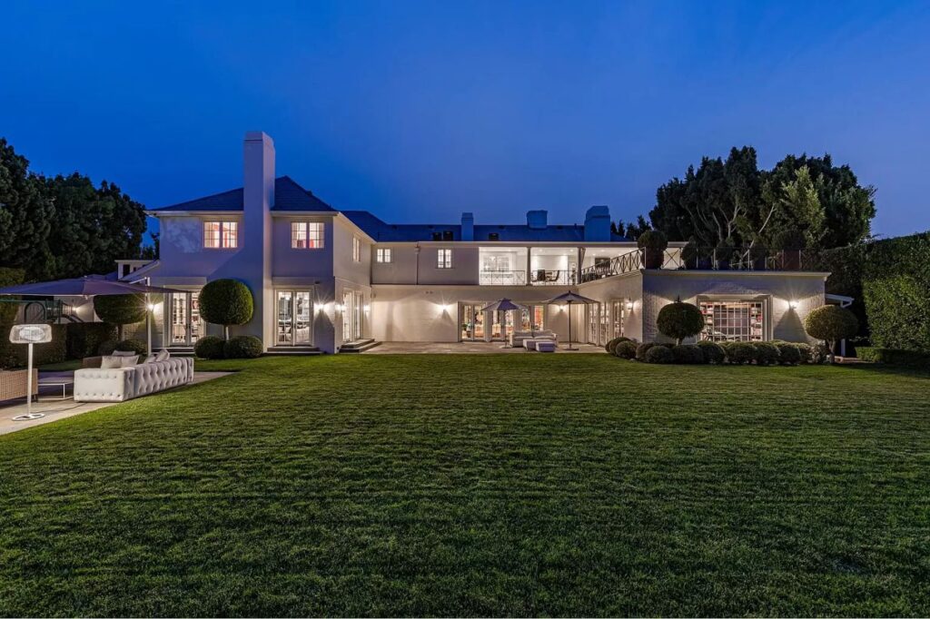Exemplifies Classic Traditional Estate in Holmby Hills for Sale