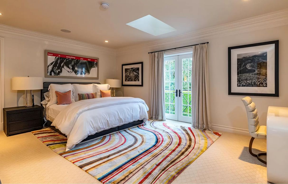 You don't have to concentrate on the walls if you've chosen to be daring with your bedroom color schemes. By choosing a spectacularly colorful carpet, you may turn the traditional pairing of bold walls and a neutral carpet on its head. For those who are truly daring, consider making a statement with a colorful carpet.