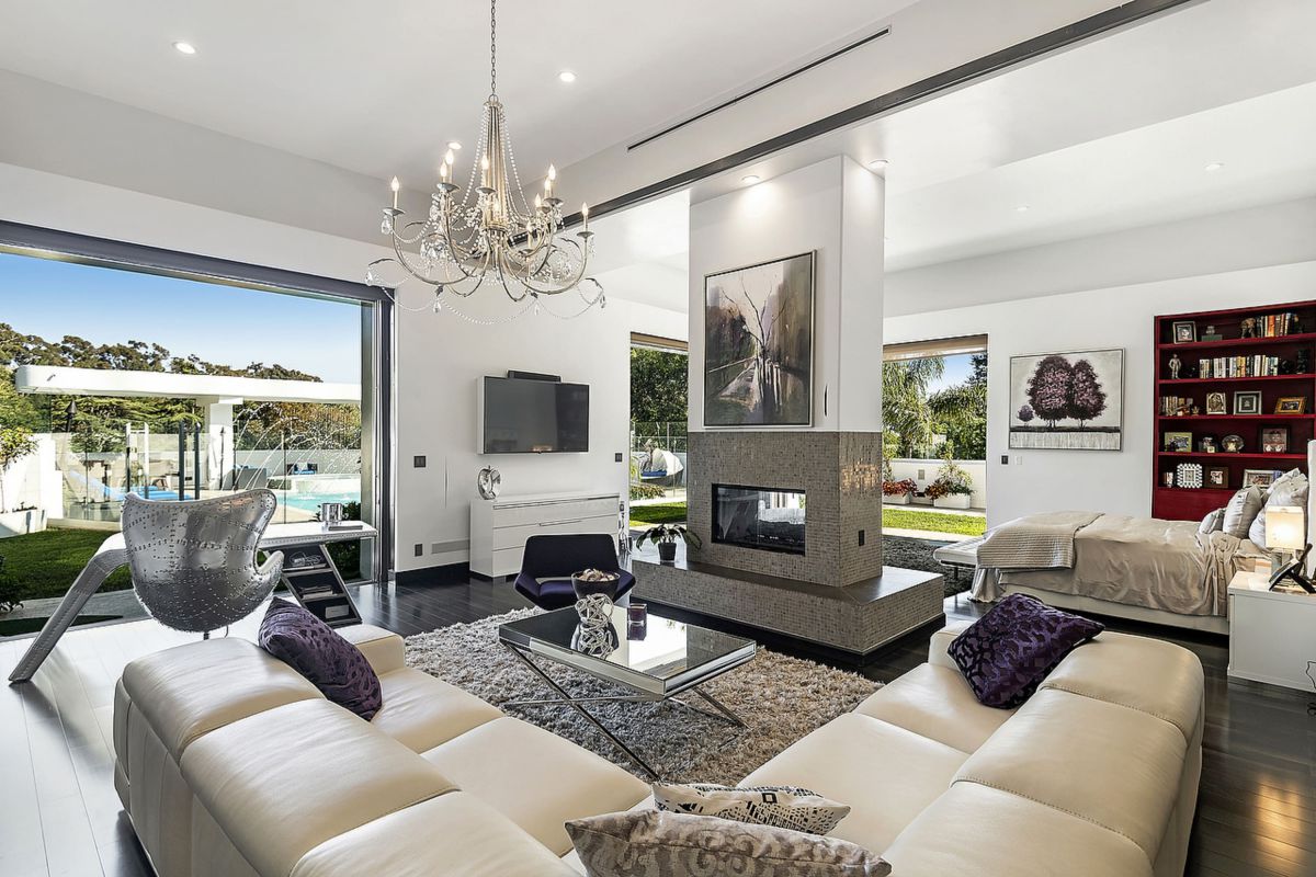 A-Dynamic-Architectural-Estate-in-Pacific-Palisades-for-Sale-28