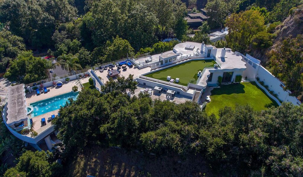 A Dynamic Architectural Estate in Pacific Palisades for Sale