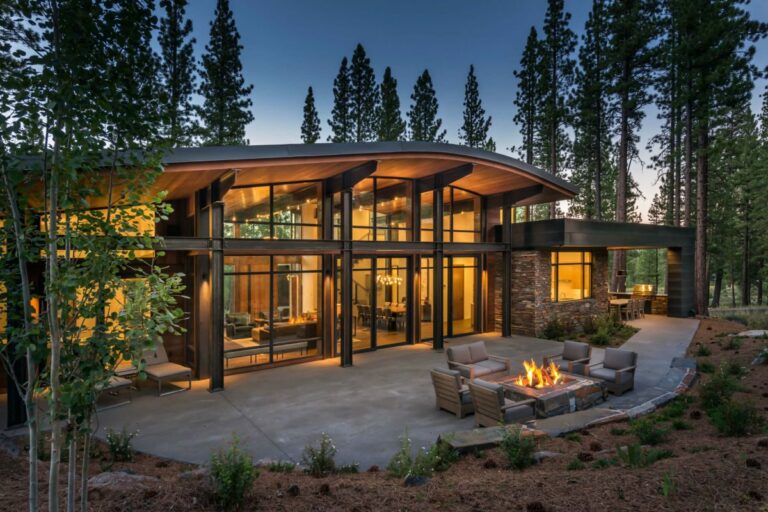 Arc Tangent Home in Martis Camp by Ward Young Architecture