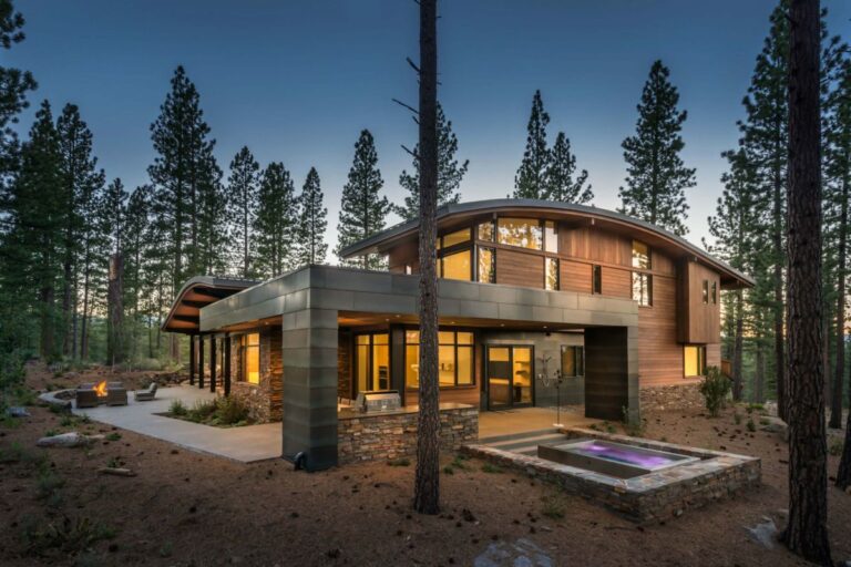 Arc Tangent Home in Martis Camp by Ward Young Architecture