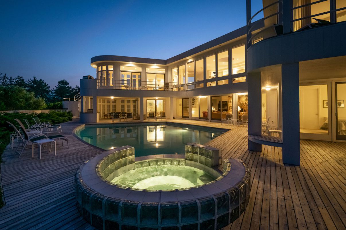 Beautifully-Appointed-Custom-Home-in-Amagansett-New-York-for-Sale-2