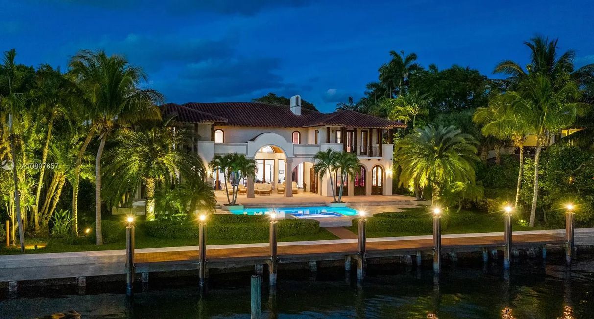 Broadview-Italian-Residence-in-Bay-Harbor-Islands-for-Sale-9410-W-Broadview-Dr-Bay-Harbor-Islands-Florida-16