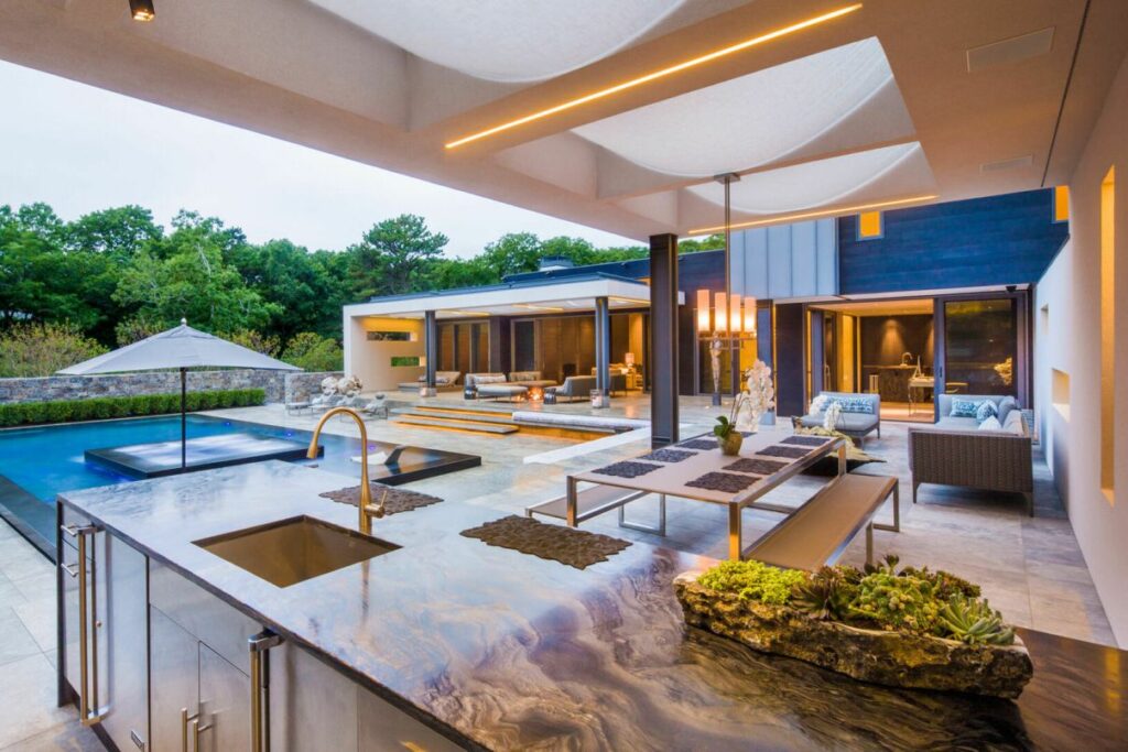 Contemporary Gem Wainscott South in New York for Sale