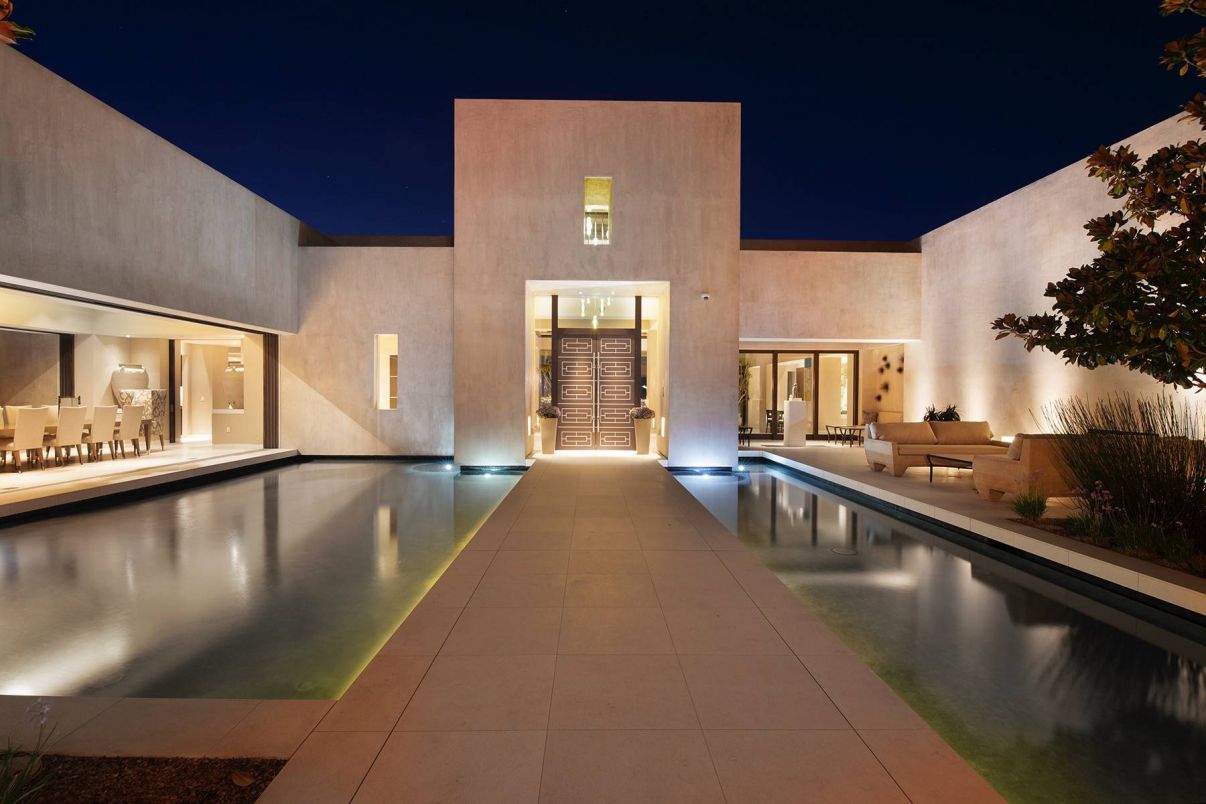 Desert-Highlands-Modern-Home-in-Las-Vegas-by-Avalon-Architectural-Inc-