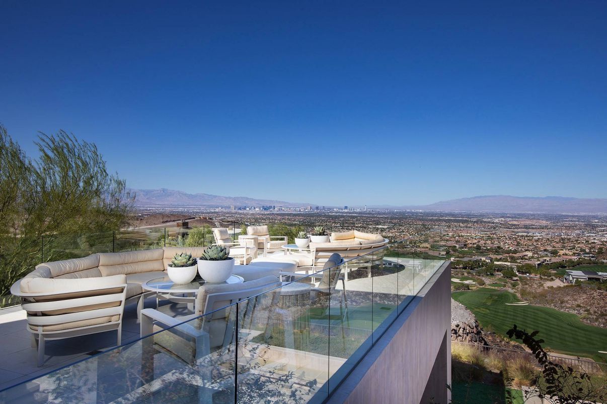 Desert-Highlands-Modern-Home-in-Las-Vegas-by-Avalon-Architectural-Inc-12