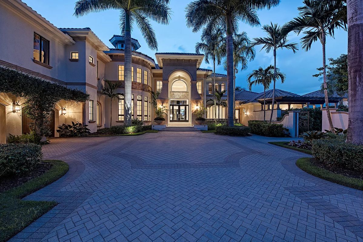 Exceptional-Plumbago-Lakefront-Estate-in-Naples-for-Sale-21