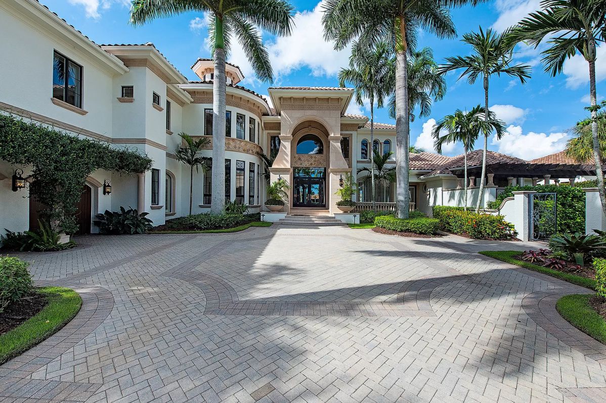 Exceptional-Plumbago-Lakefront-Estate-in-Naples-for-Sale-24