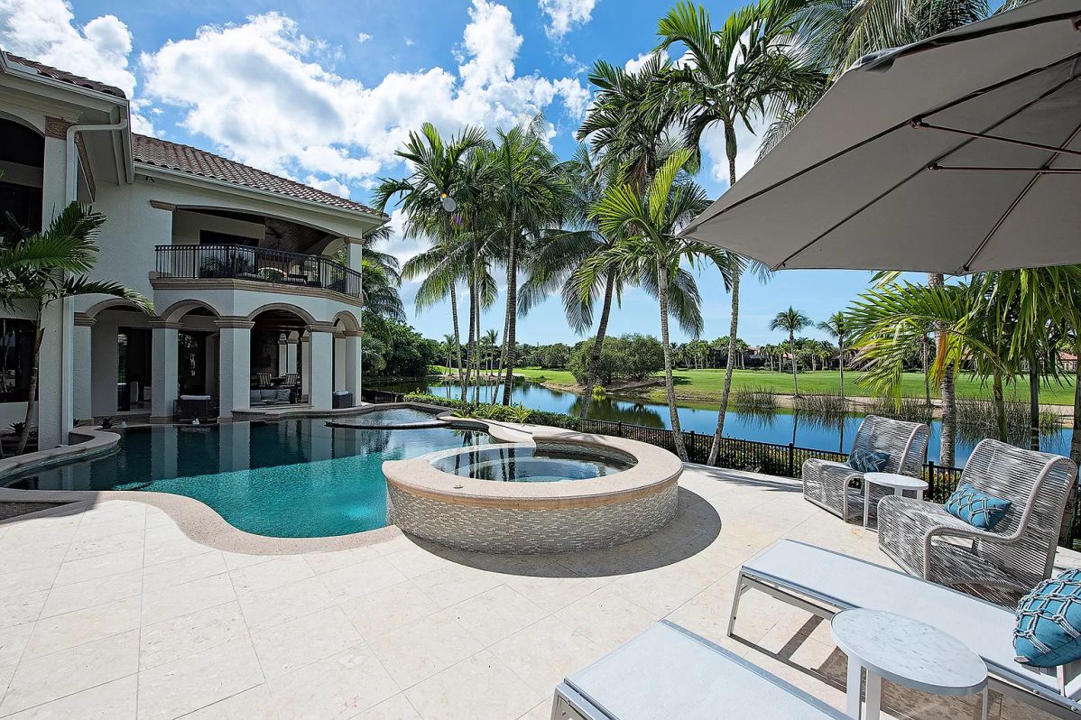 Exceptional-Plumbago-Lakefront-Estate-in-Naples-for-Sale-27
