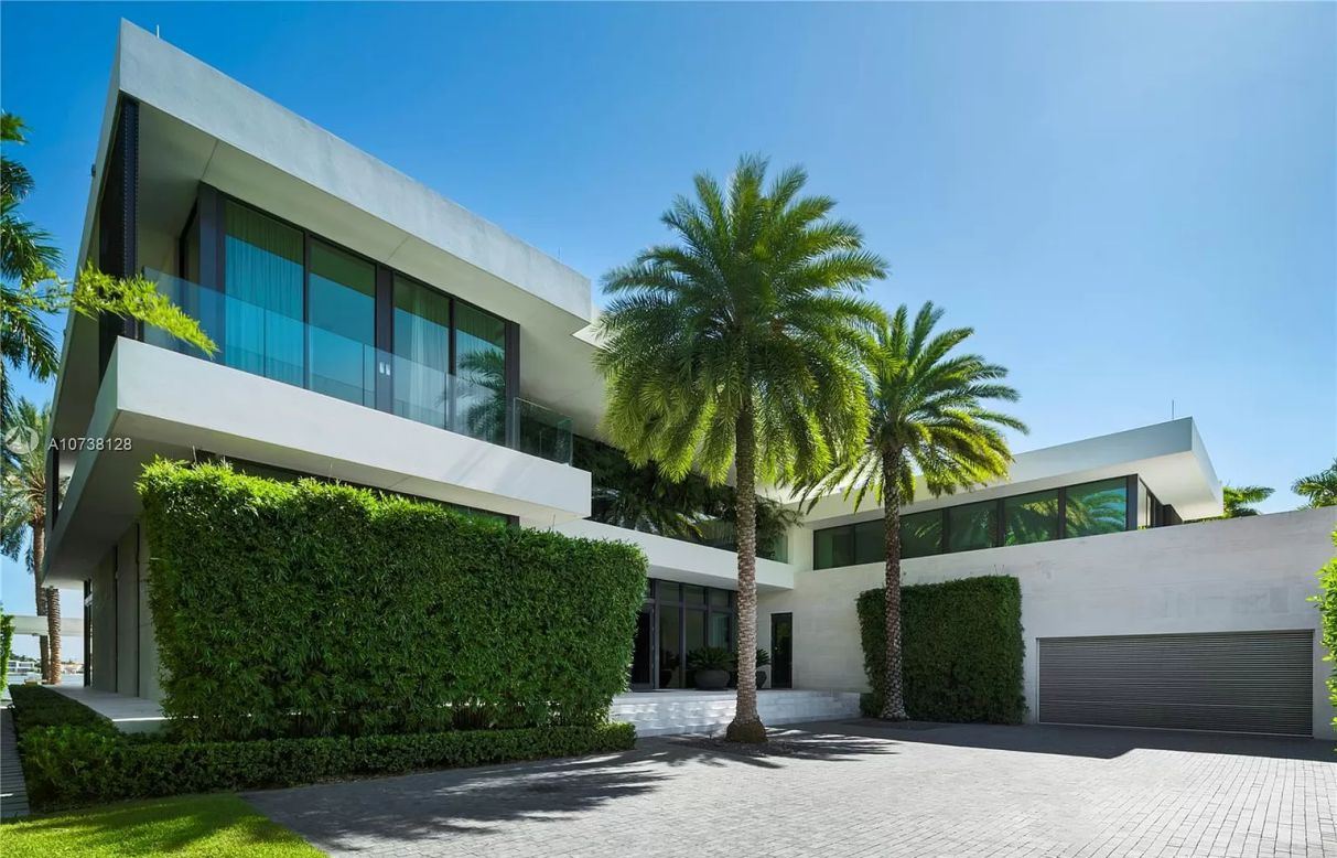 Exquisitely-Designed-Hibiscus-Masterpiece-in-Miami-Beach-for-Sale-15