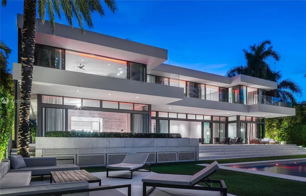 Exquisitely-Designed-Hibiscus-Masterpiece-in-Miami-Beach-for-Sale-16