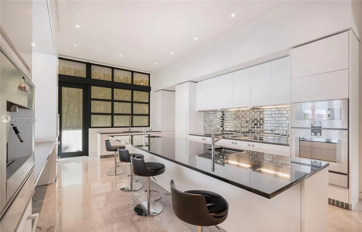 Exquisitely-Designed-Hibiscus-Masterpiece-in-Miami-Beach-for-Sale-25