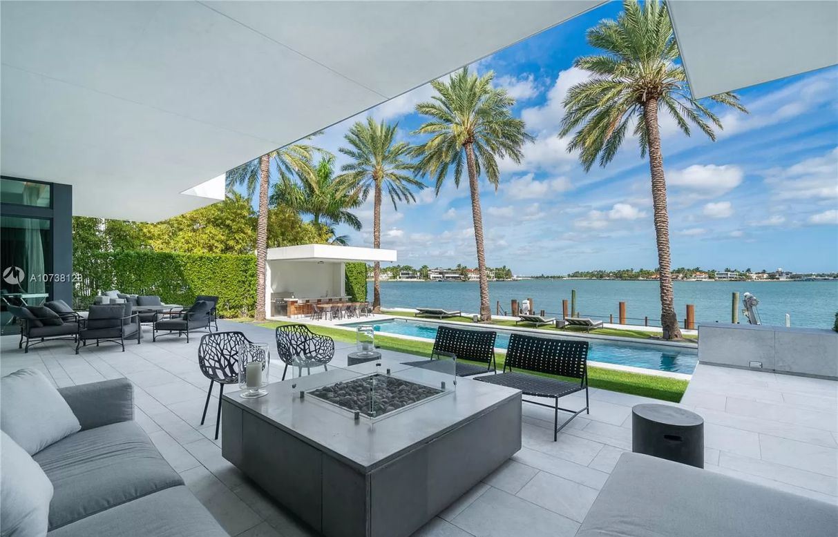 Exquisitely-Designed-Hibiscus-Masterpiece-in-Miami-Beach-for-Sale-27