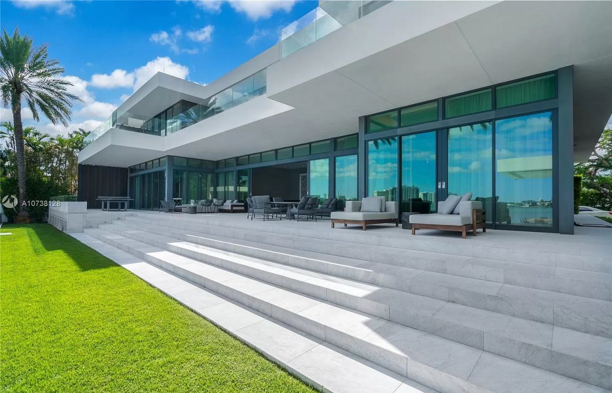 Exquisitely-Designed-Hibiscus-Masterpiece-in-Miami-Beach-for-Sale-30