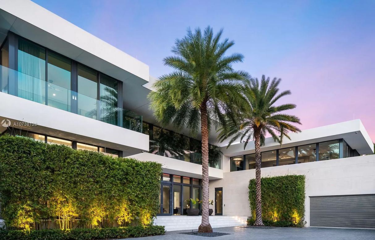 Exquisitely-Designed-Hibiscus-Masterpiece-in-Miami-Beach-for-Sale-8