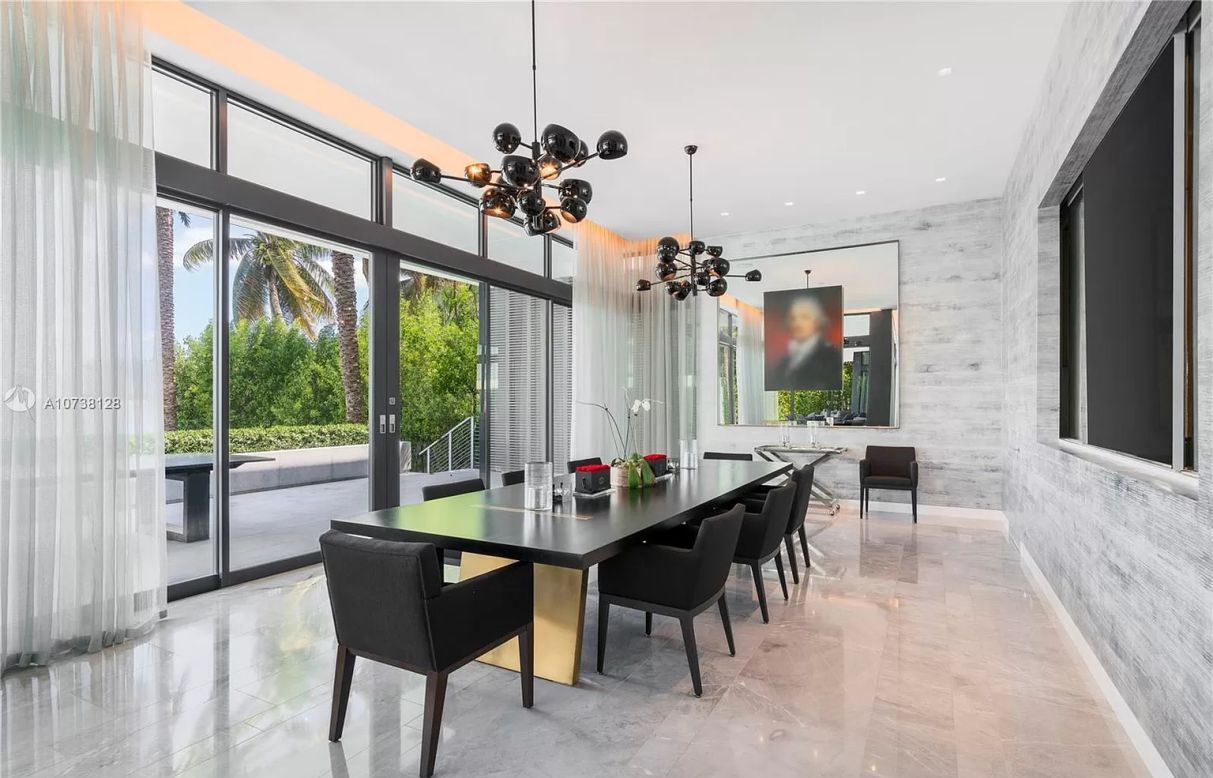 Exquisitely-Designed-Hibiscus-Masterpiece-in-Miami-Beach-for-Sale-9