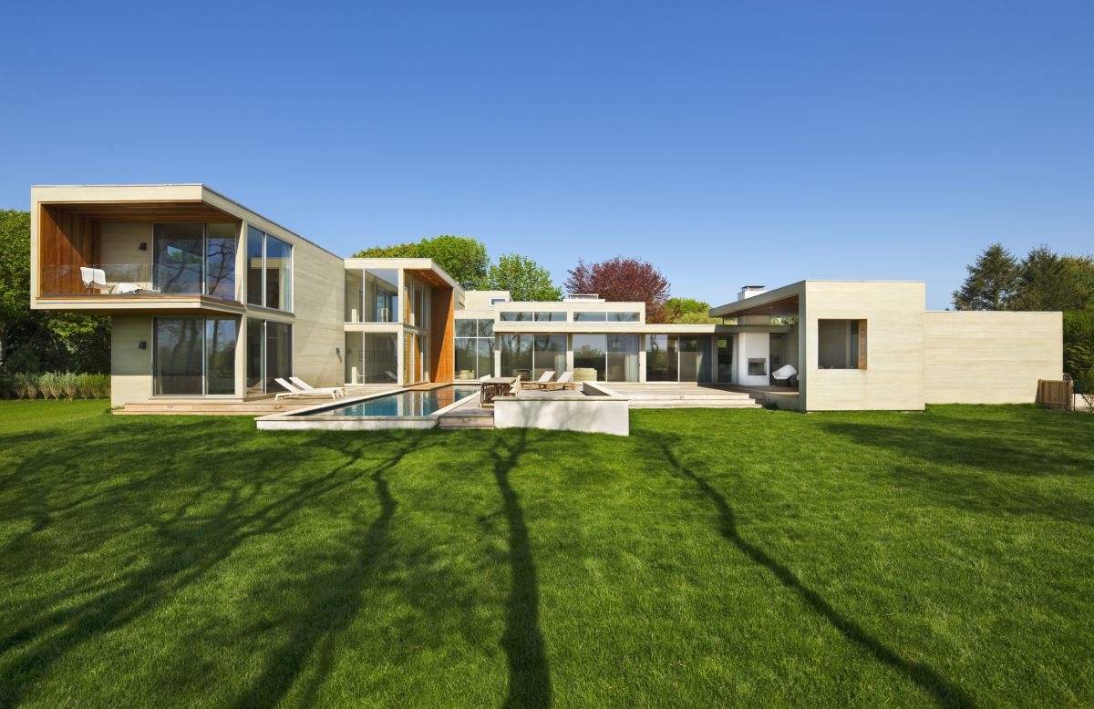 Fieldview-Residence-in-East-Hampton-New-York-by-Blaze-Makoid-Architecture-1