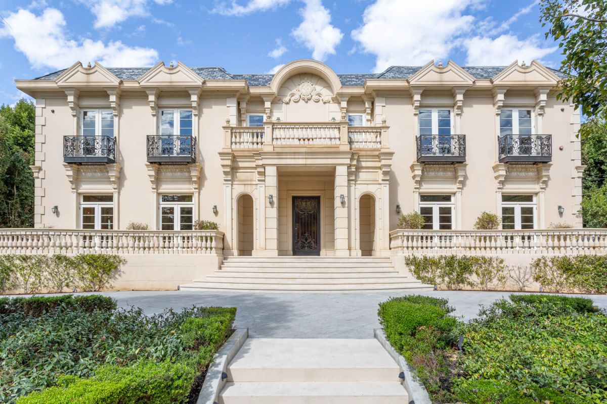 Grand-Traditional-Estate-in-Brentwood-Park-Los-Angeles-for-Sale-1