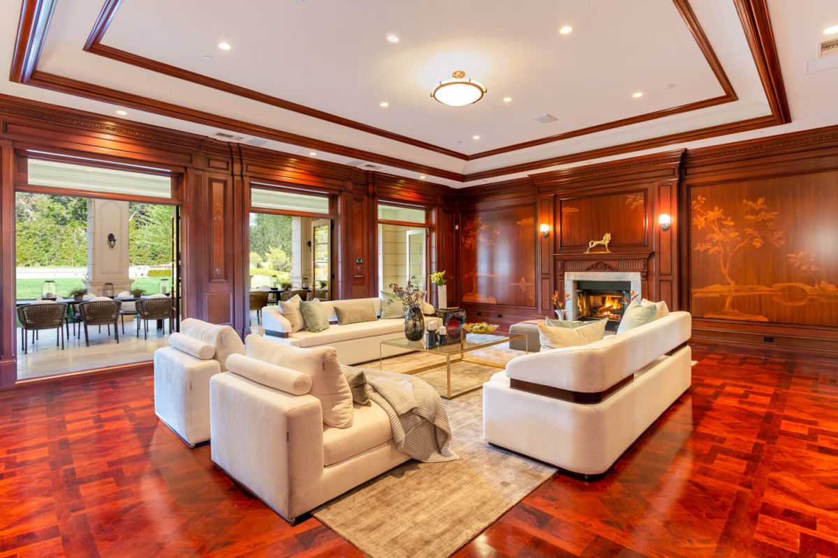 Grand-Traditional-Estate-in-Brentwood-Park-Los-Angeles-for-Sale-3