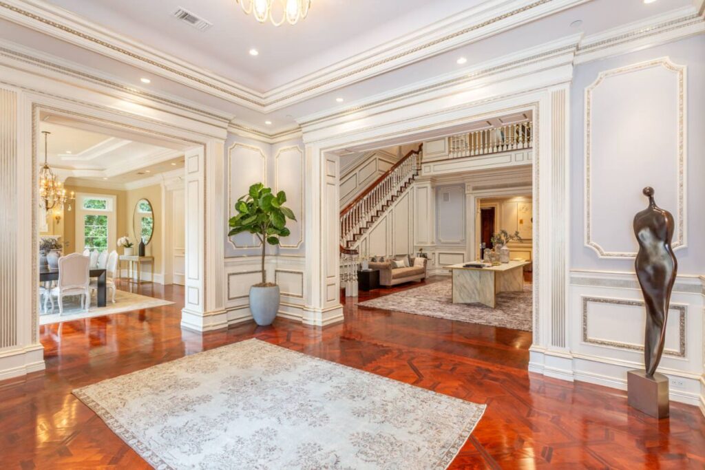 Grand Traditional Estate in Brentwood Park, Los Angeles for Sale