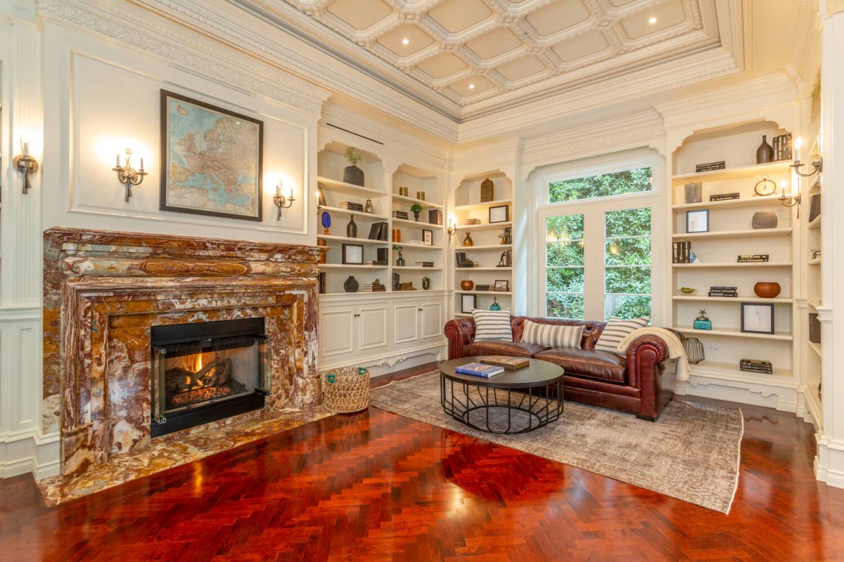 Grand-Traditional-Estate-in-Brentwood-Park-Los-Angeles-for-Sale-51