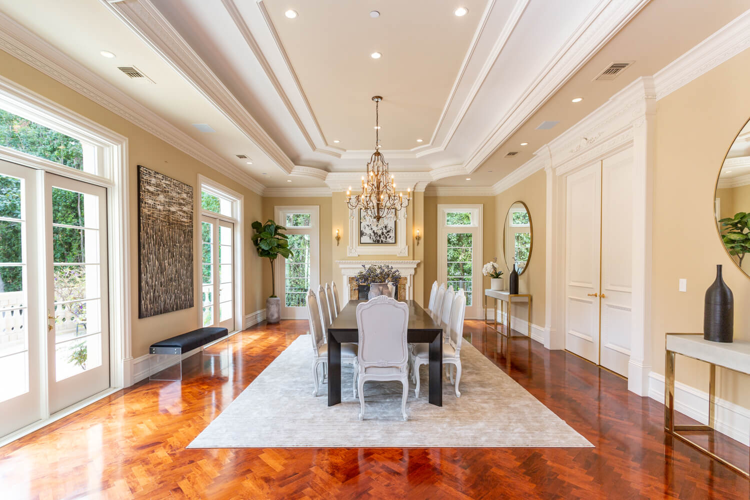 Grand-Traditional-Estate-in-Brentwood-Park-Los-Angeles-for-Sale-66