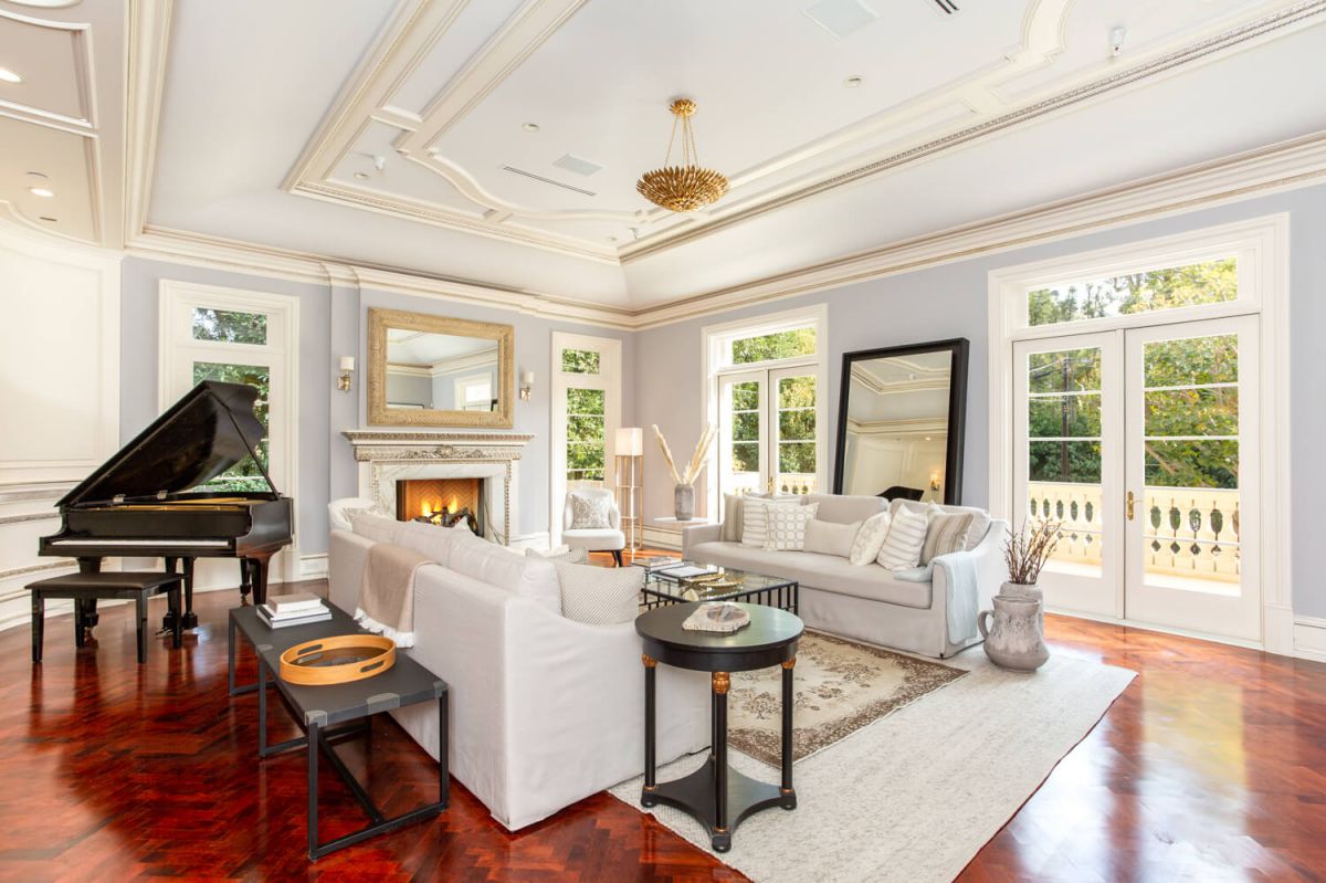 Grand-Traditional-Estate-in-Brentwood-Park-Los-Angeles-for-Sale-69