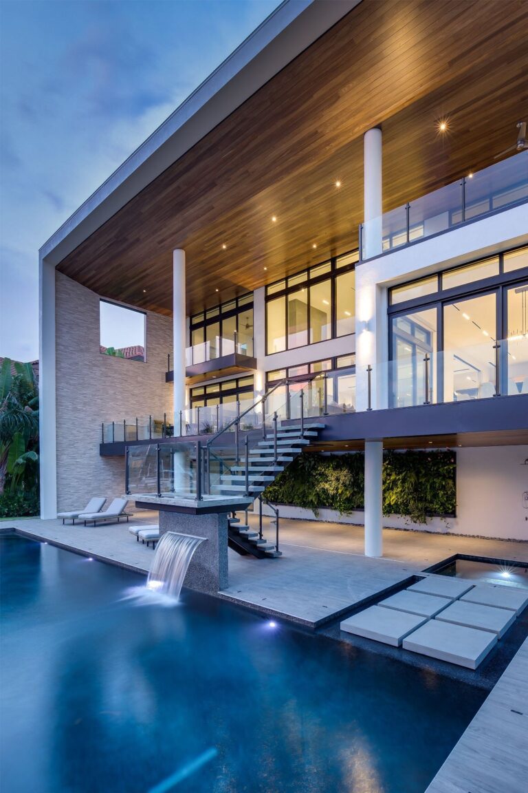 Harbor Contemporary House in Tampa, Florida by DSDG Architects