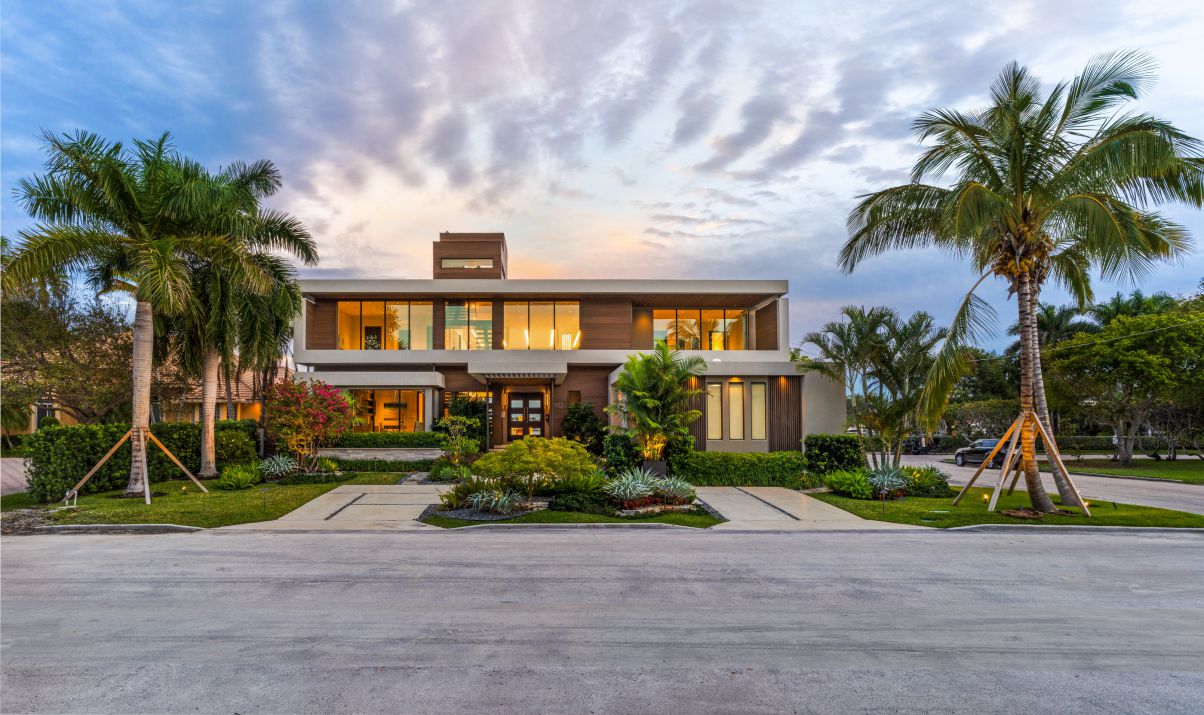 Hollywood-Waterfront-Mansion-in-Florida-by-In-Site-Design-Group-LLC-1