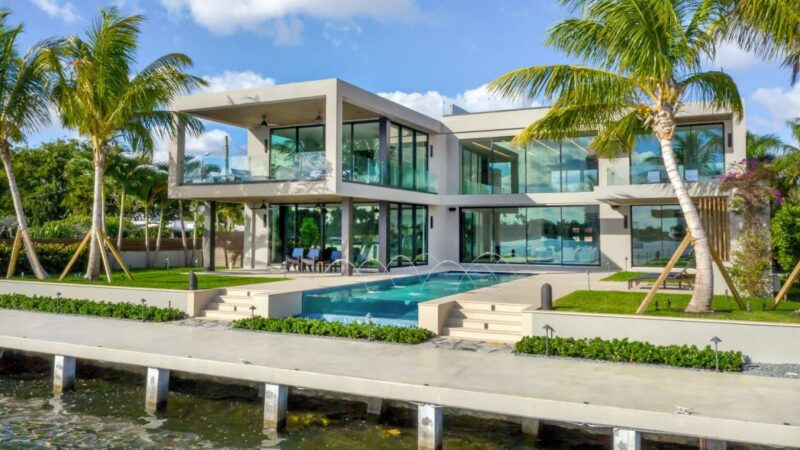 Hollywood Waterfront Mansion in Florida by In-Site Design Group LLC