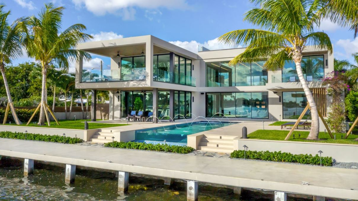 Hollywood-Waterfront-Mansion-in-Florida-by-In-Site-Design-Group-LLC-26