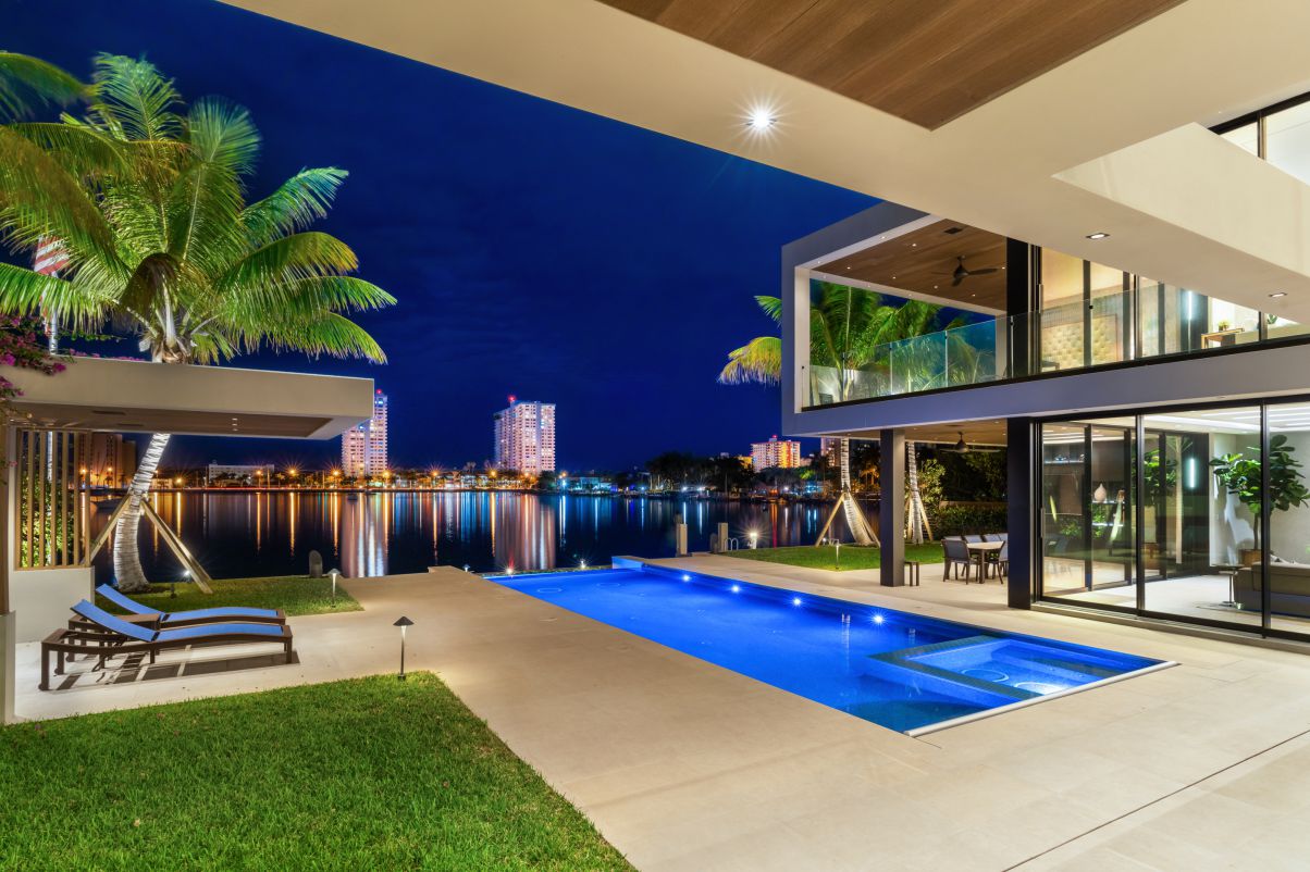 Hollywood-Waterfront-Mansion-in-Florida-by-In-Site-Design-Group-LLC-5