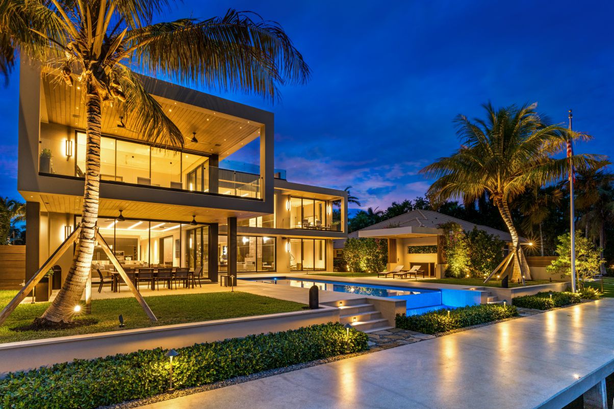 Hollywood Waterfront Mansion in Florida by In-Site Design Group LLC