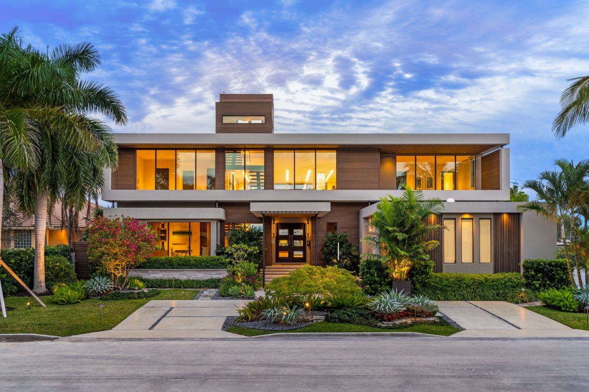 Hollywood-Waterfront-Mansion-in-Florida-by-In-Site-Design-Group-LLC-9