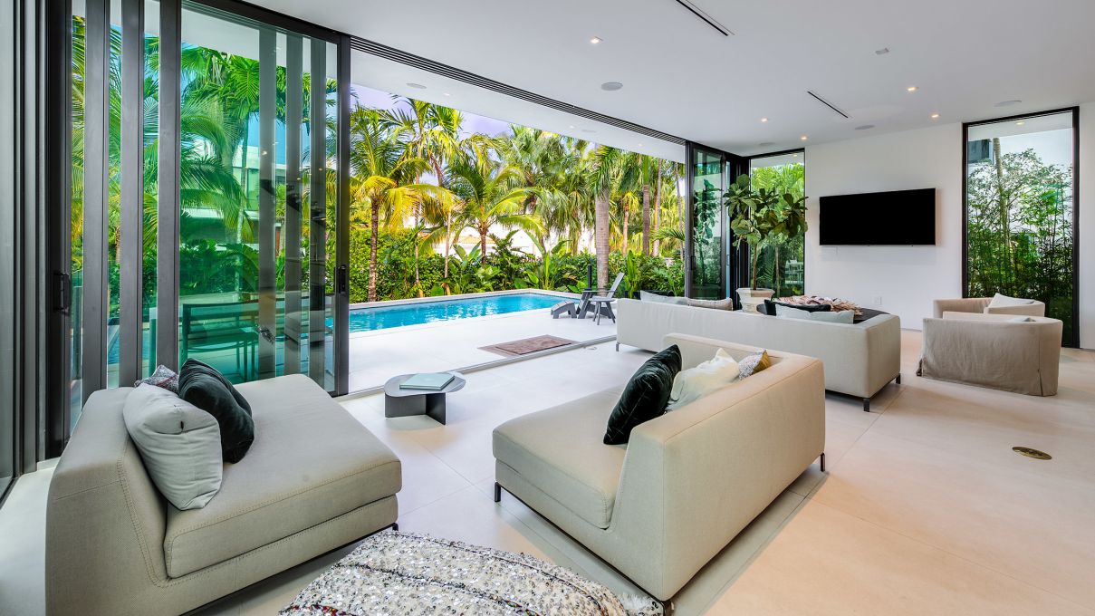 Impeccable-Home-in-Miami-Beach-for-Rent-at-20000-per-Month-247-Palm-Ave-Miami-Beach-FL-4