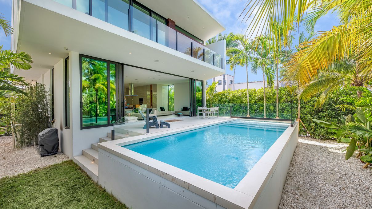 Impeccable-Home-in-Miami-Beach-for-Rent-at-20000-per-Month-247-Palm-Ave-Miami-Beach-FL-7