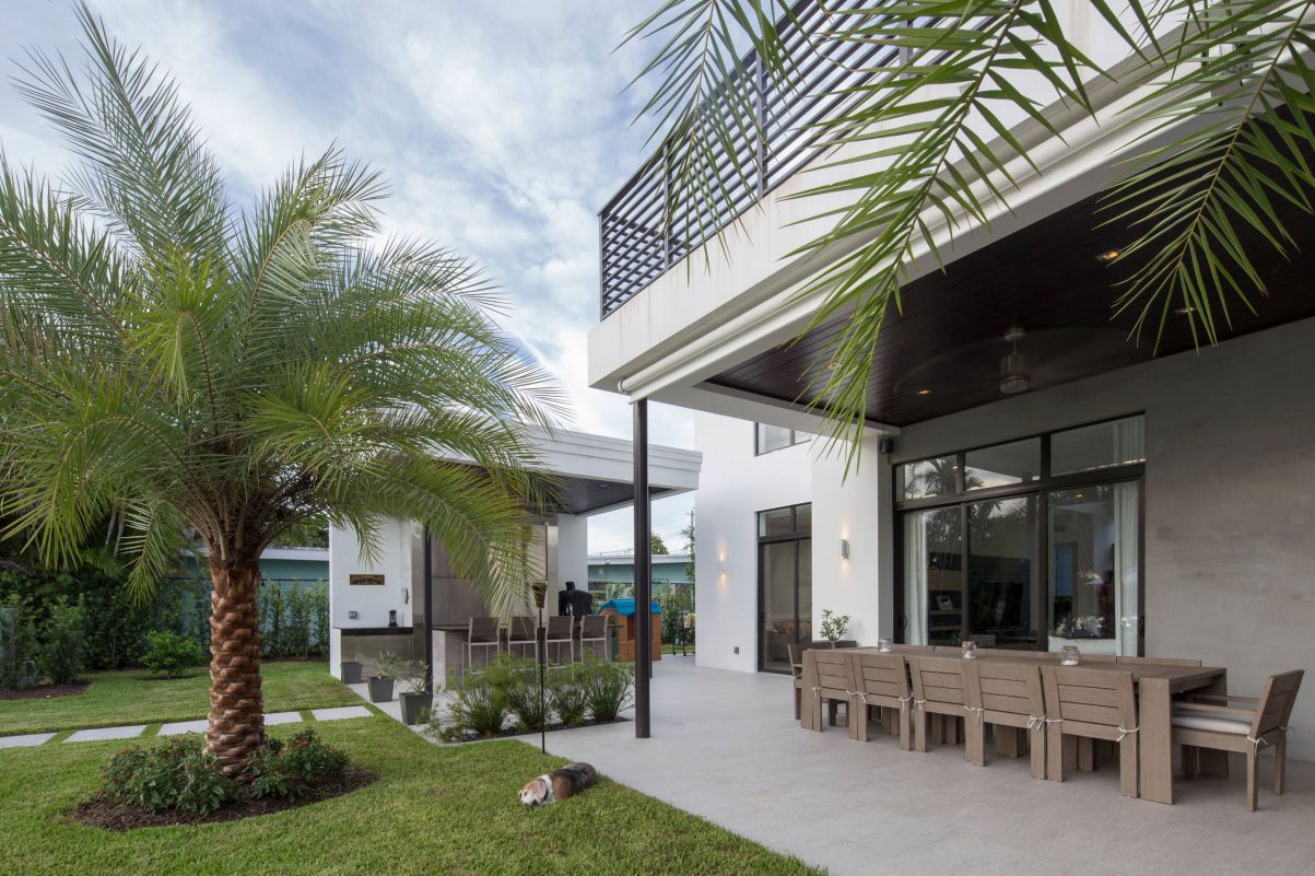 Lake-Front-Residence-in-North-Miami-Beach-by-SDH-Studio-Architecture-Design-11