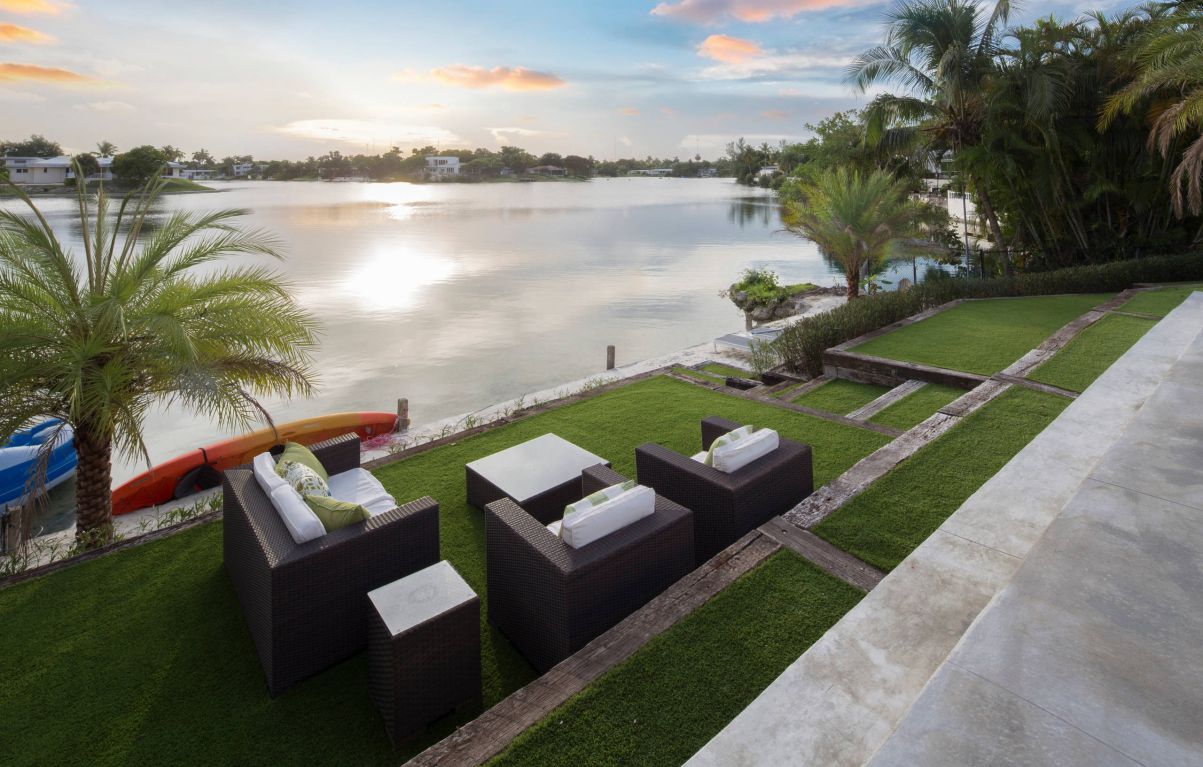 Lake-Front-Residence-in-North-Miami-Beach-by-SDH-Studio-Architecture-Design-12