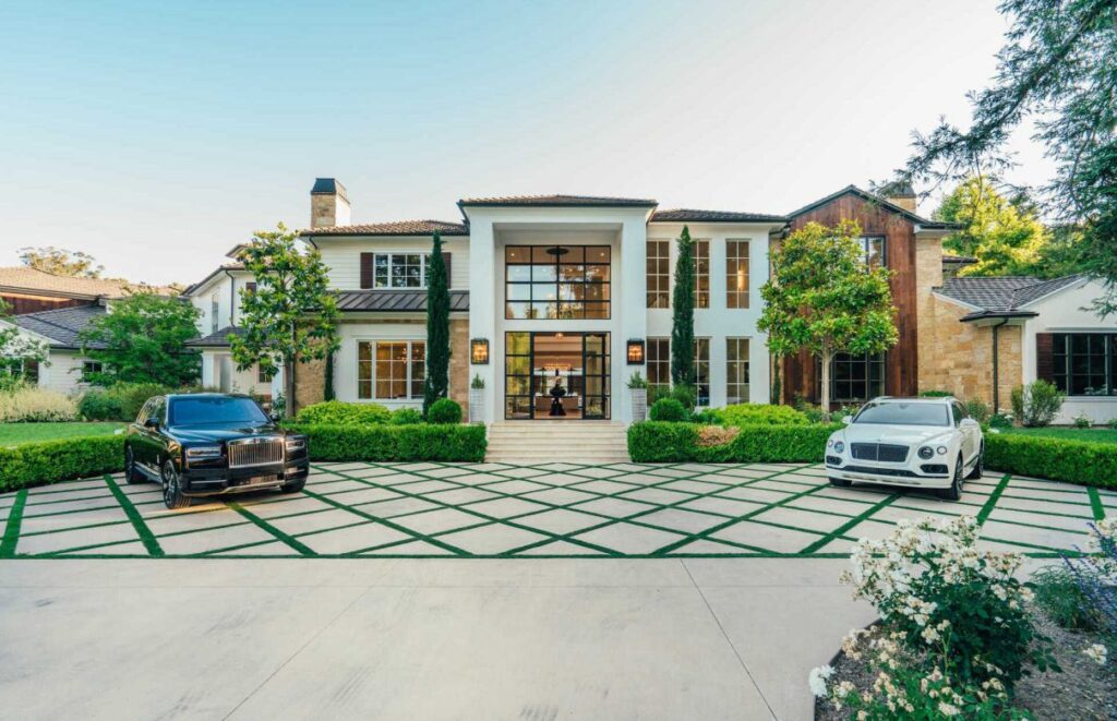 Magnificent Long Valley Residence in Hidden Hills for Sale