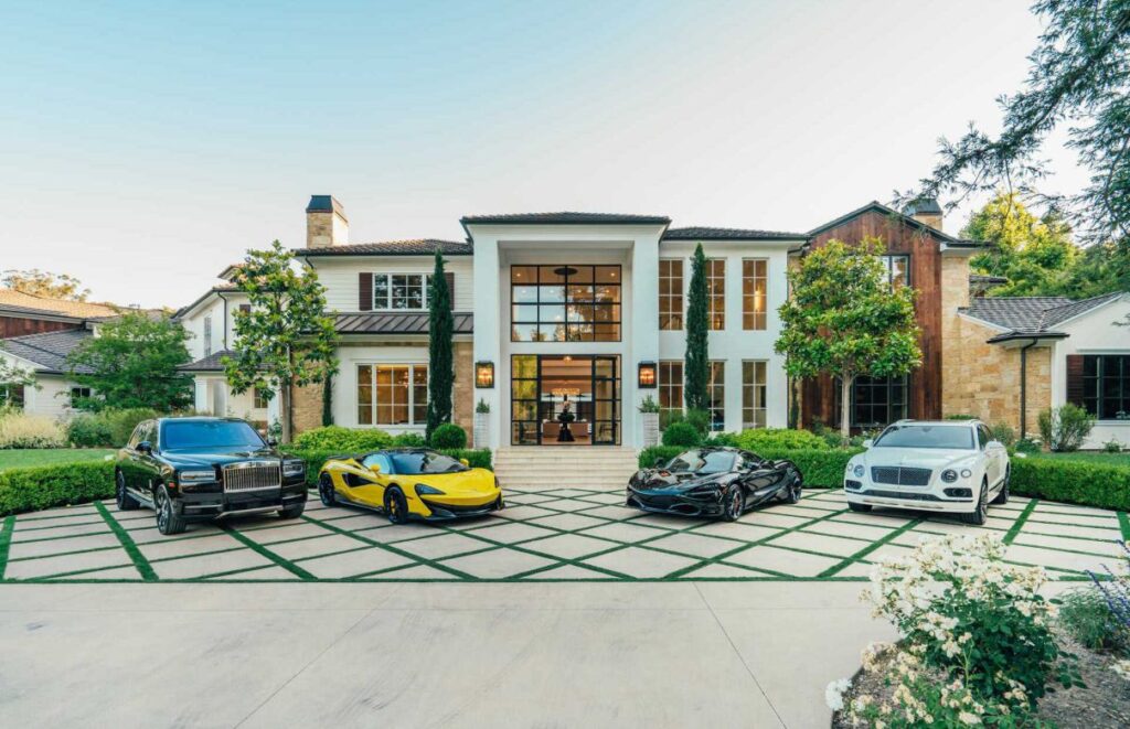 Magnificent Long Valley Residence in Hidden Hills for Sale