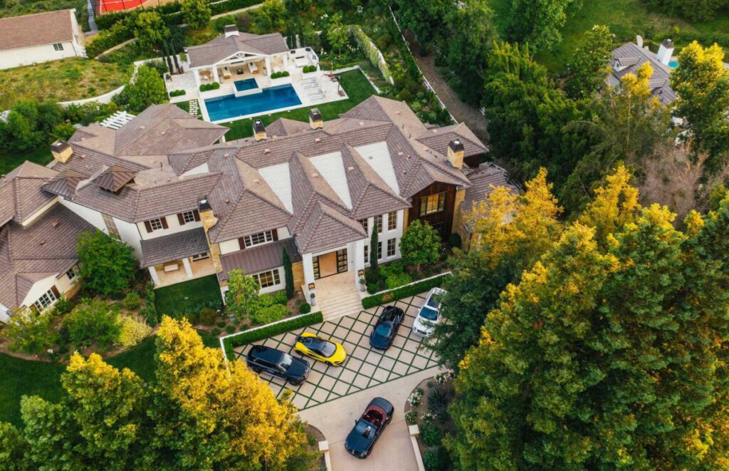 Magnificent Long Valley Residence in Hidden Hills for Sale