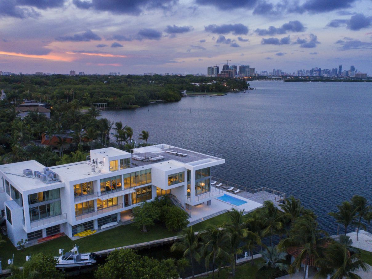 Matheson-Modern-Home-in-Miami-by-Kobi-Karp-Architecture-and-Interior-Design-1-1