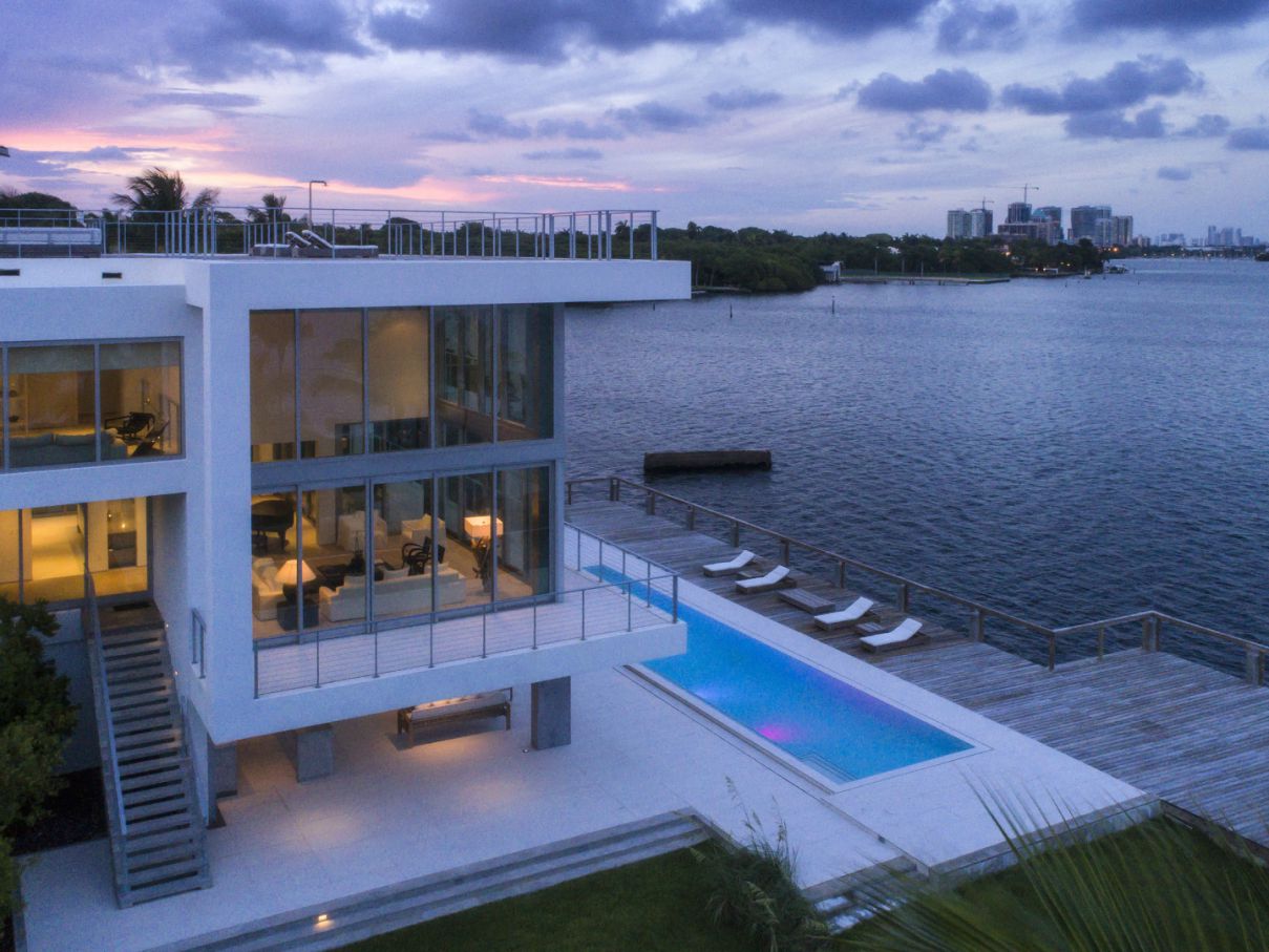 Matheson-Modern-Home-in-Miami-by-Kobi-Karp-Architecture-and-Interior-Design-1-3